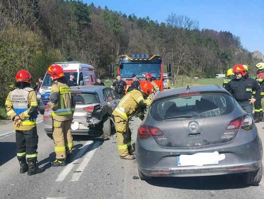 Zderzenie samochodów w Zabierzowie. Jedna osoba ranna (ZDJĘCIA)