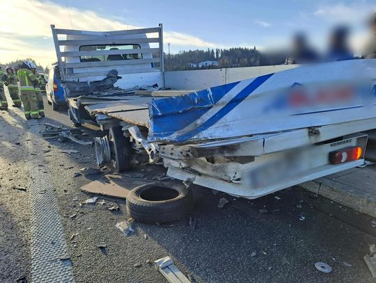 Zderzenie samochodu ciężarowego z dostawczym na S7 w Skomielnej Białej [ZDJĘCIA]