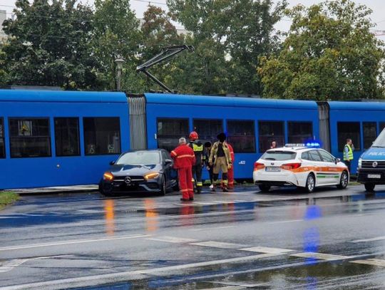 Zderzenie samochodu osobowego z tramwajem przy ulicy Balickiej