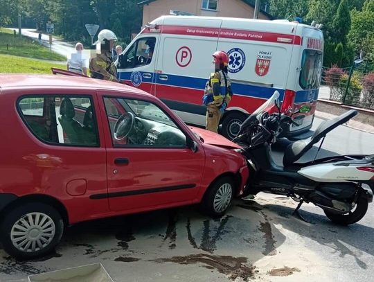 W zderzeniu skutera z osobówką w Bolesławiu były osoby poszkodowane