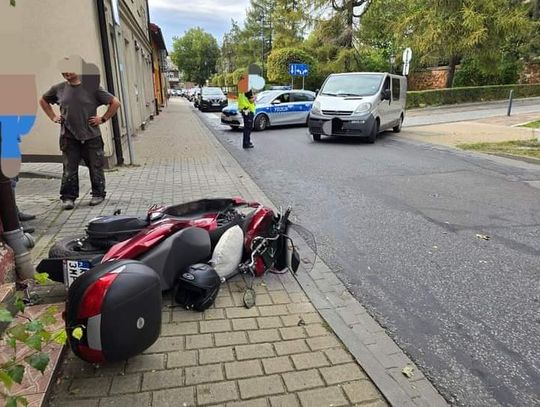 Zderzenie skutera i busa na ulicy Szpitalnej w Olkuszu