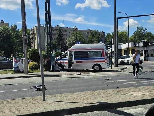 Zderzenie taksówki z karetką w Krakowie [FOTO]