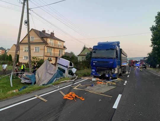 wypadek w powiecie brzeskim, Uszew, wypadek w Uszwi, karambol, powiat brzeski, akcja ratunkowa, akcja ratownicza, samochód ciężarowy, samochód dostawczy, samochód osobowy