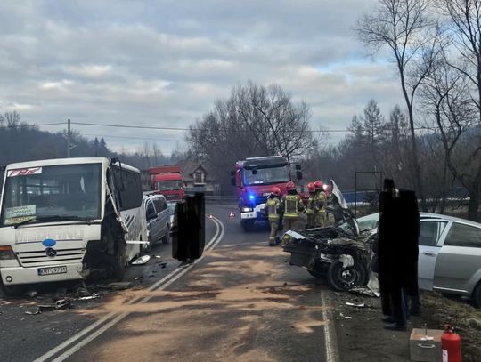 Zderzenie trzech pojazdów w Czasławiu. Jedna osoba ranna [ZDJĘCIA]