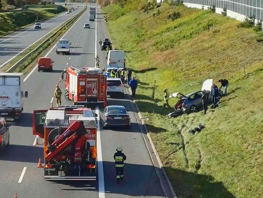 Autostrada A4, wypadek na A4, A4, zderzenie trzech samochodów na autostradzie A4, wypadek drogowy, zderzenie samochodów