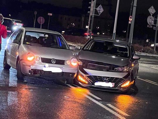 Trzy samochody wzięły udział w zdarzeniu na Rondzie Grunwaldzkim
