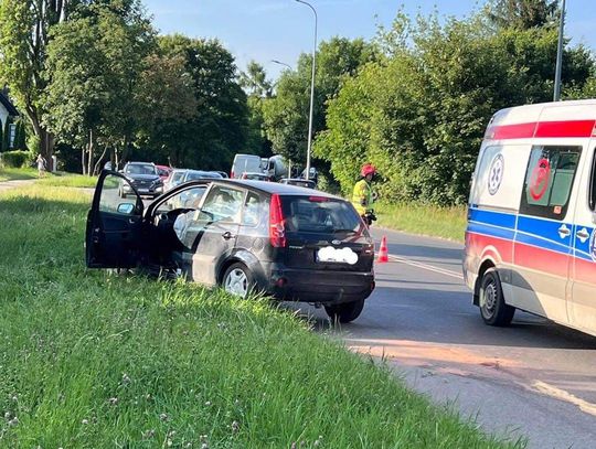 Zderzenie trzech samochodów na terenie Nowej Huty [ZDJĘCIA]