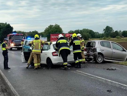 Zderzenie trzech samochodów w Babicach. Jedna osoba trafiła do szpitala [FOTO]