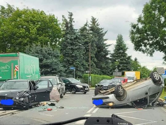 Zderzenie trzech samochodów w gminie Zielonki. Są ranni [ZDJĘCIA]