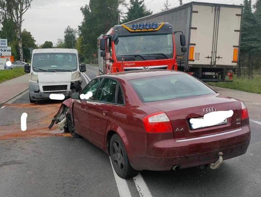 Zderzenie trzech samochodów w Zabierzowie. Jedna osoba ranna [FOTO]