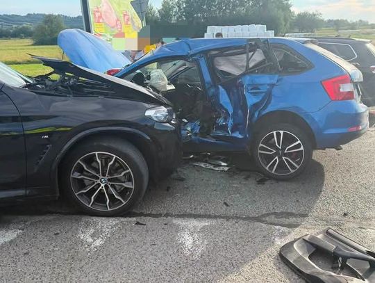 Zderzenie trzech samochodów we Frydmanie. 19-latek ukarany mandatem