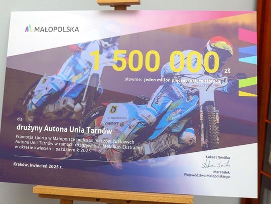 Czek na 1.5 miliona złotych dla żużlowej drużyny Autona Unia Tarnów.