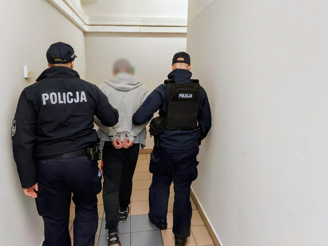Akcja „Poszukiwany” w Małopolsce. Blisko 200 zatrzymanych i kuriozalna wpadka na komendzie Akcja „Poszukiwany” w Małopolsce. Blisko 200 zatrzymanych i kuriozalna wpadka na komendzie