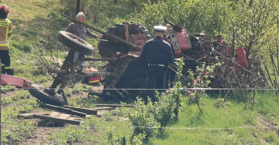 Na zdjęciu ciągnik rolniczy, który uległ wypadkowi w Michałowicach