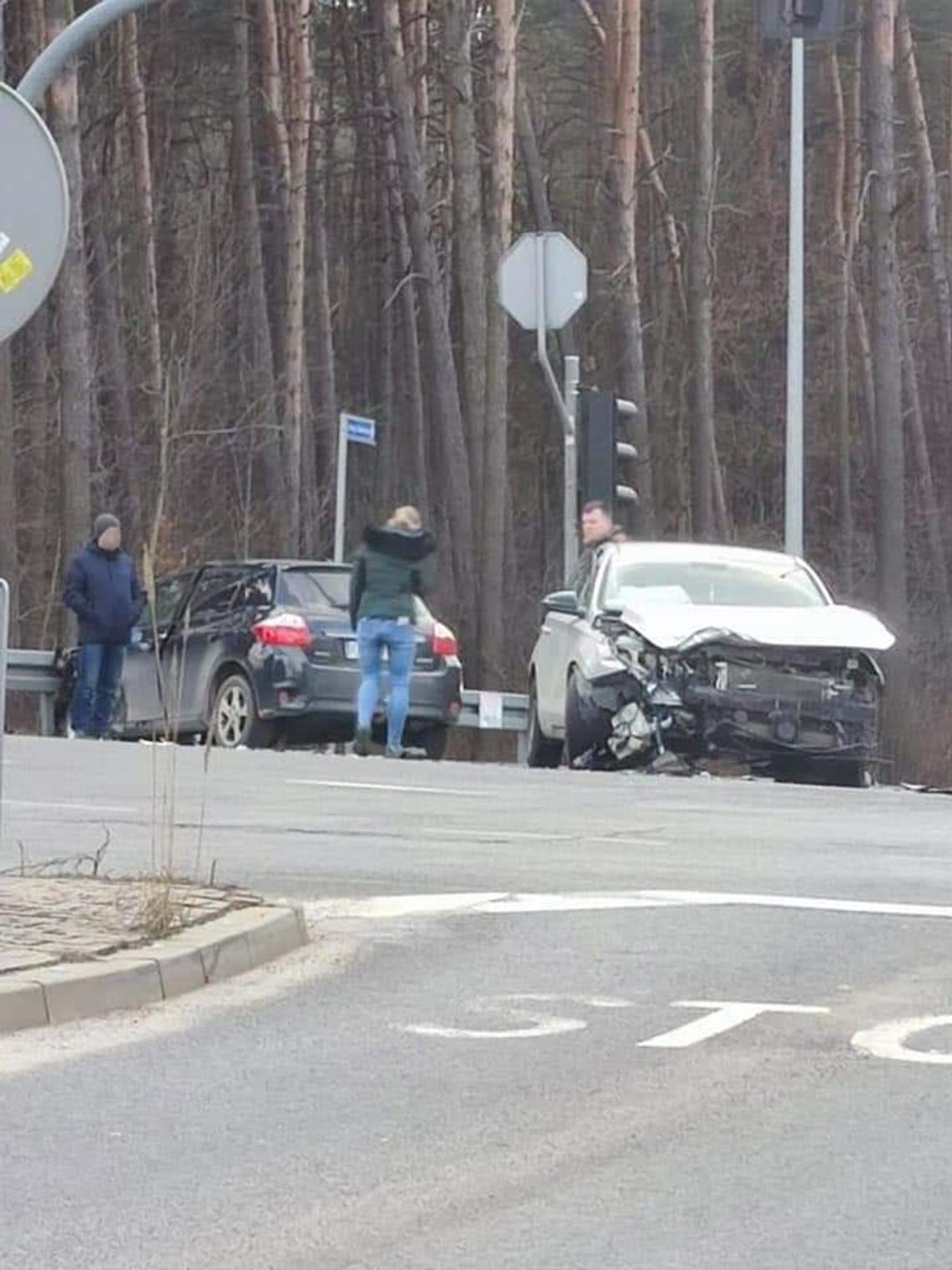 Ale pech! Kolizja osobówki z nieoznakowanym radiowozem w Olkuszu