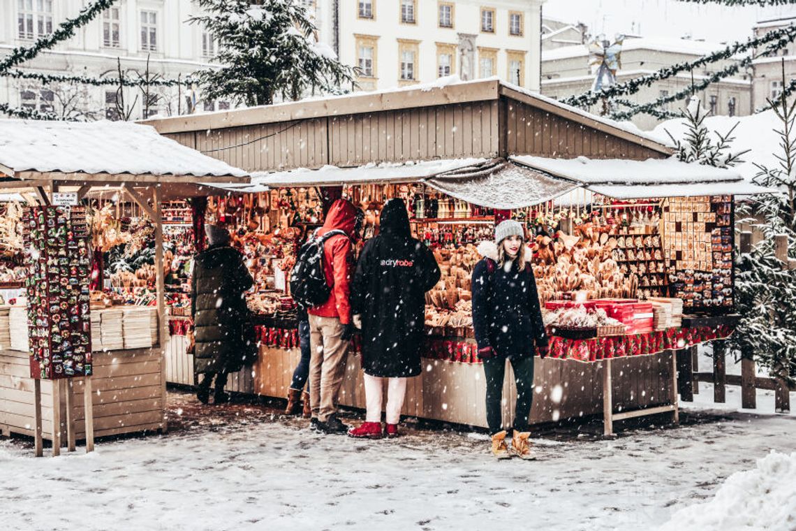 Na zdjęciu jedno ze stoisk jarmarku świątecznego w Krakowie