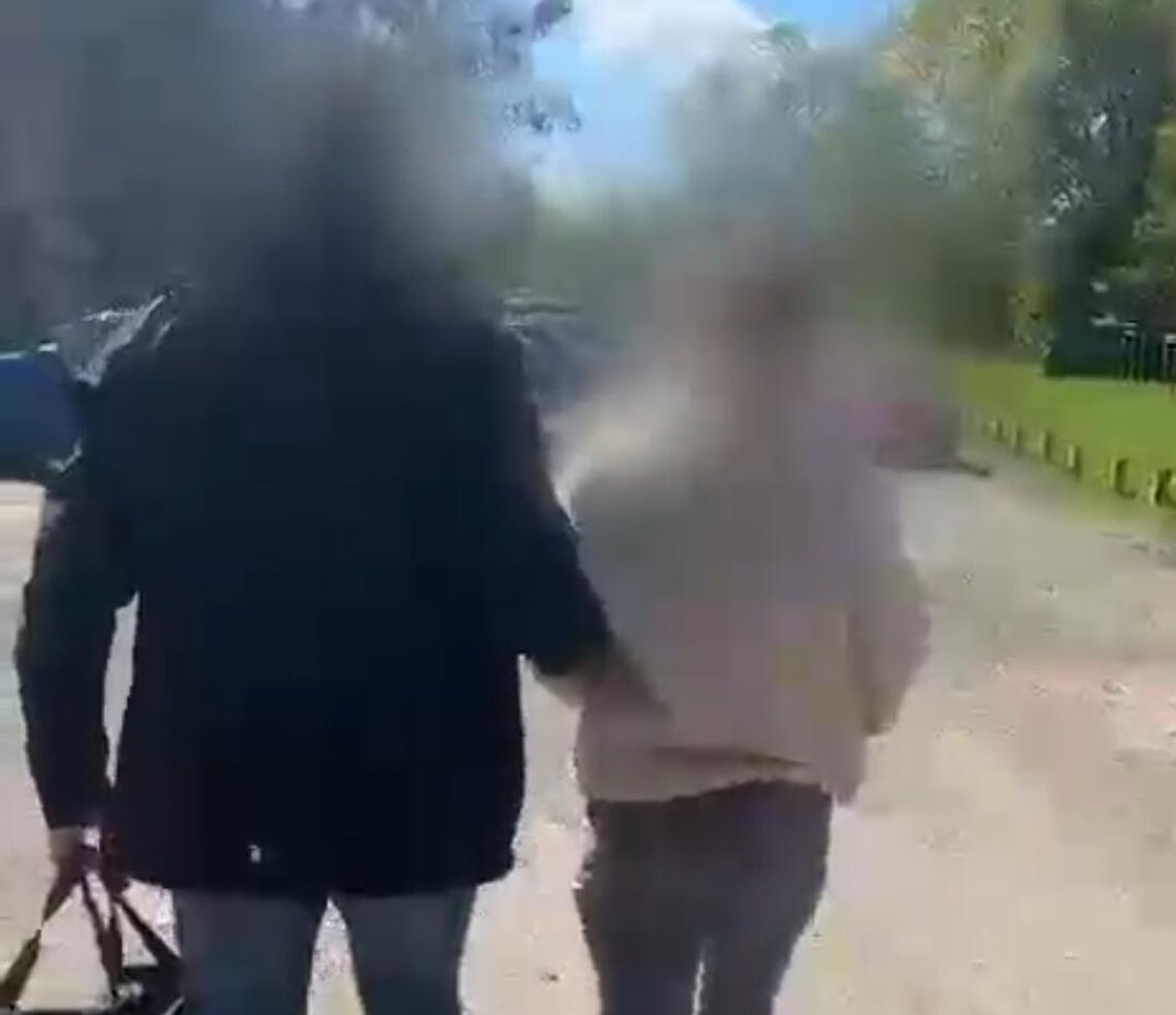 Amstaff byłego partnera pogryzł poszukiwaną 29-latkę. Zatrzymano kobietę i jej obecnego partnera Poszukiwana, narkotyki, komenda miejska policji w Krakowie, Krowodrza, ugryzienie amstaffa, amstaff pogryzł kobietę, zatrzymana 29-letnie kobieta
