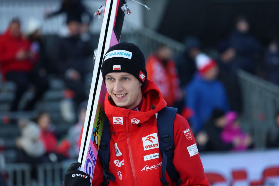 Austriackie podium w Oberstdorfie. Wąsek w czołowej "10"