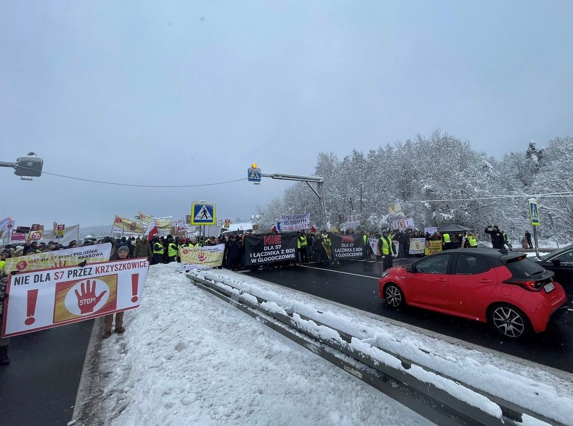 Zakopianka, Głogoczów, protest przeciwko wariantom S7, protest mieszkańców Głogoczowa, na sygnale