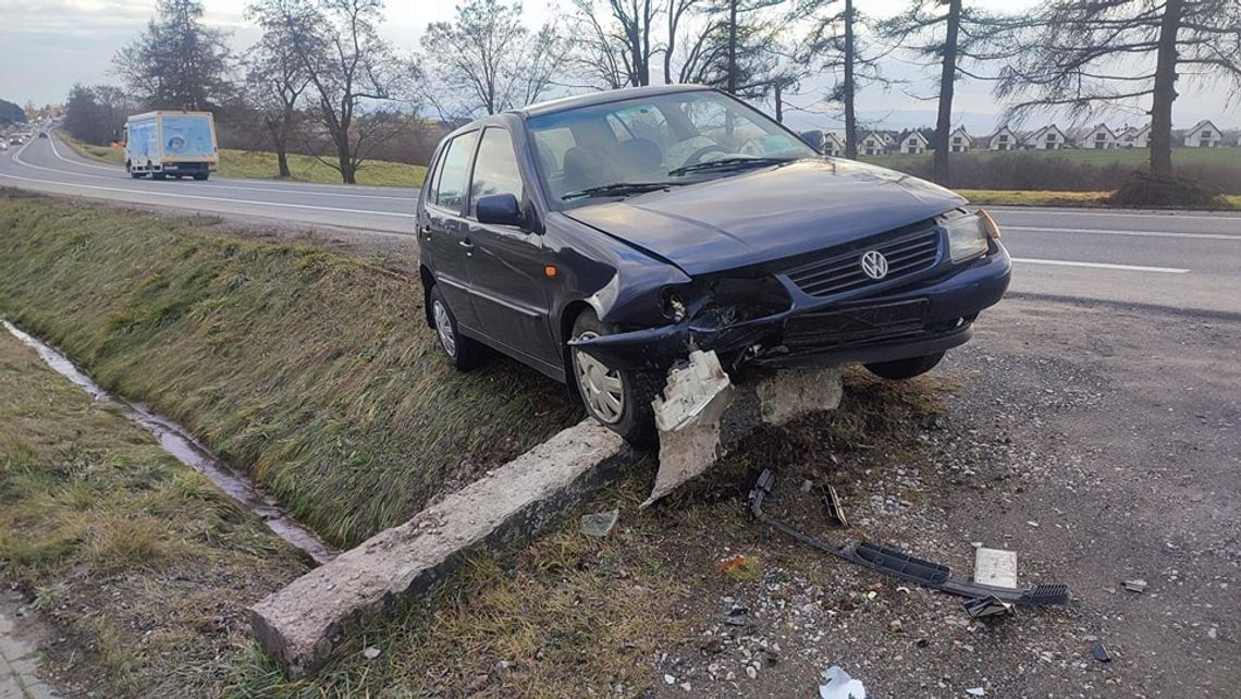 Blisko tragedii na trasie Kraków - Olkusz. Kierowca zasnął za kółkiem