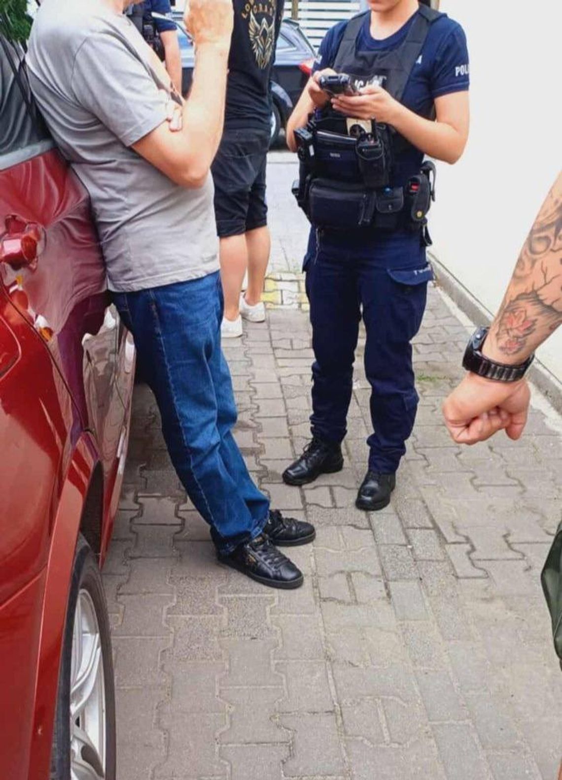 Zatrzymany przez policję podejrzany.