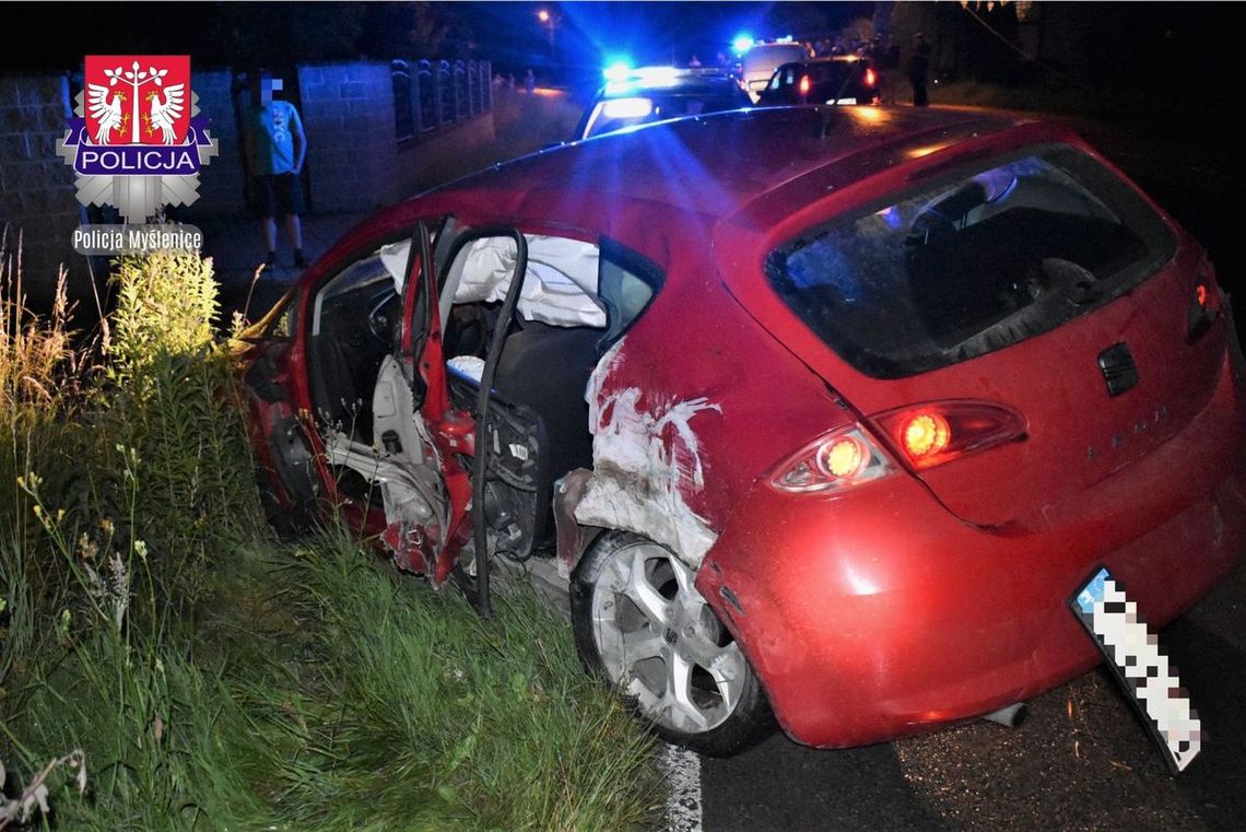 Na zdjęciu uszkodzony samochód po zdarzeniu w Sułkowicach