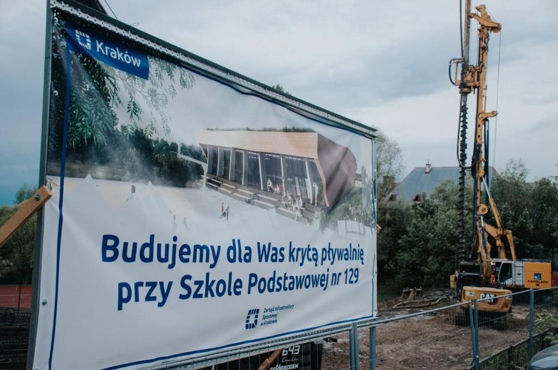 Budowa basenu na Wzgórzach Krzesławickich, wzgórza krzesławickie, Nowa Huta, Kraków, budowa basenu w Krakowie, budowa basenu