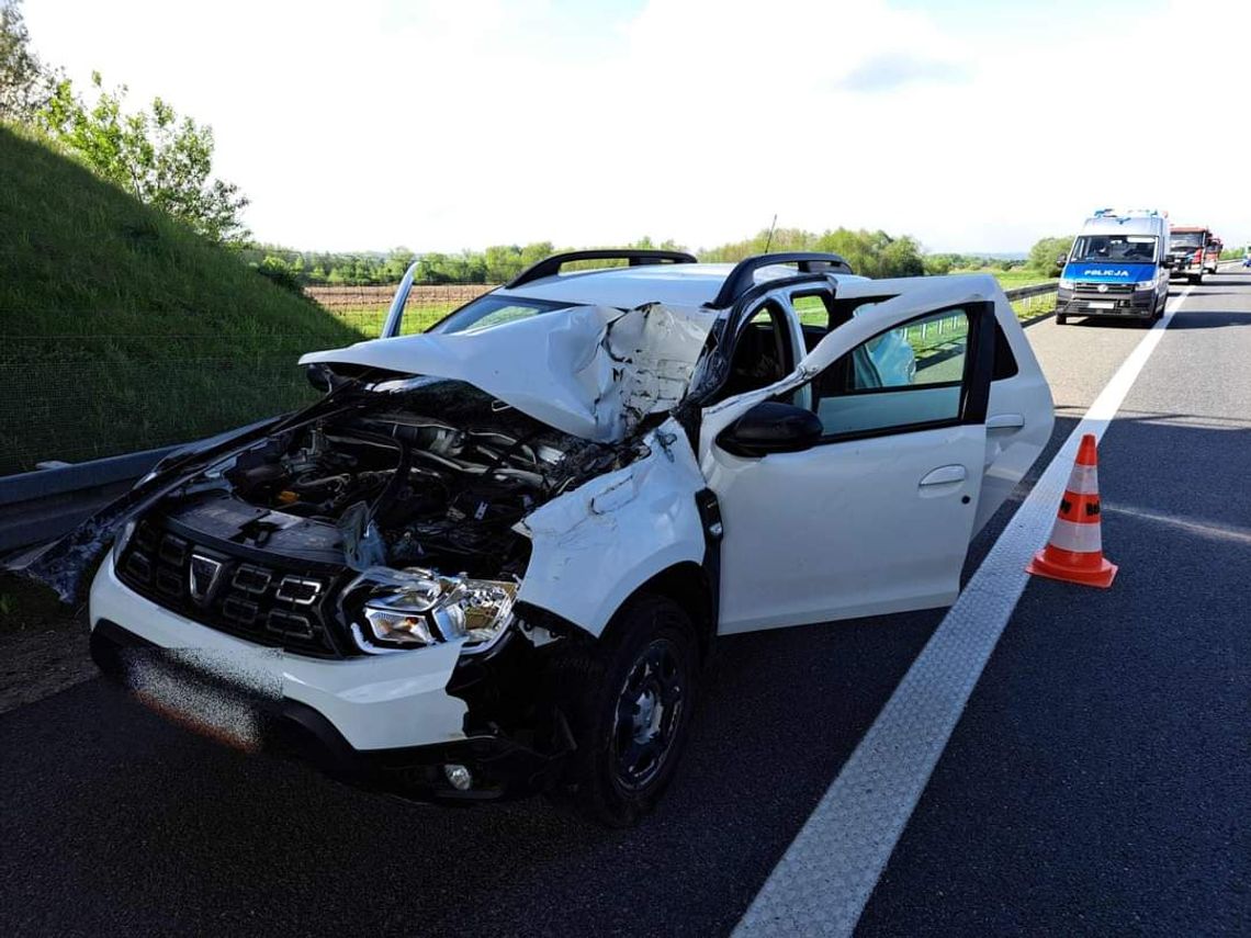 Na zdjęciu rozbity pojazd po zdarzeniu na autostradzie A4