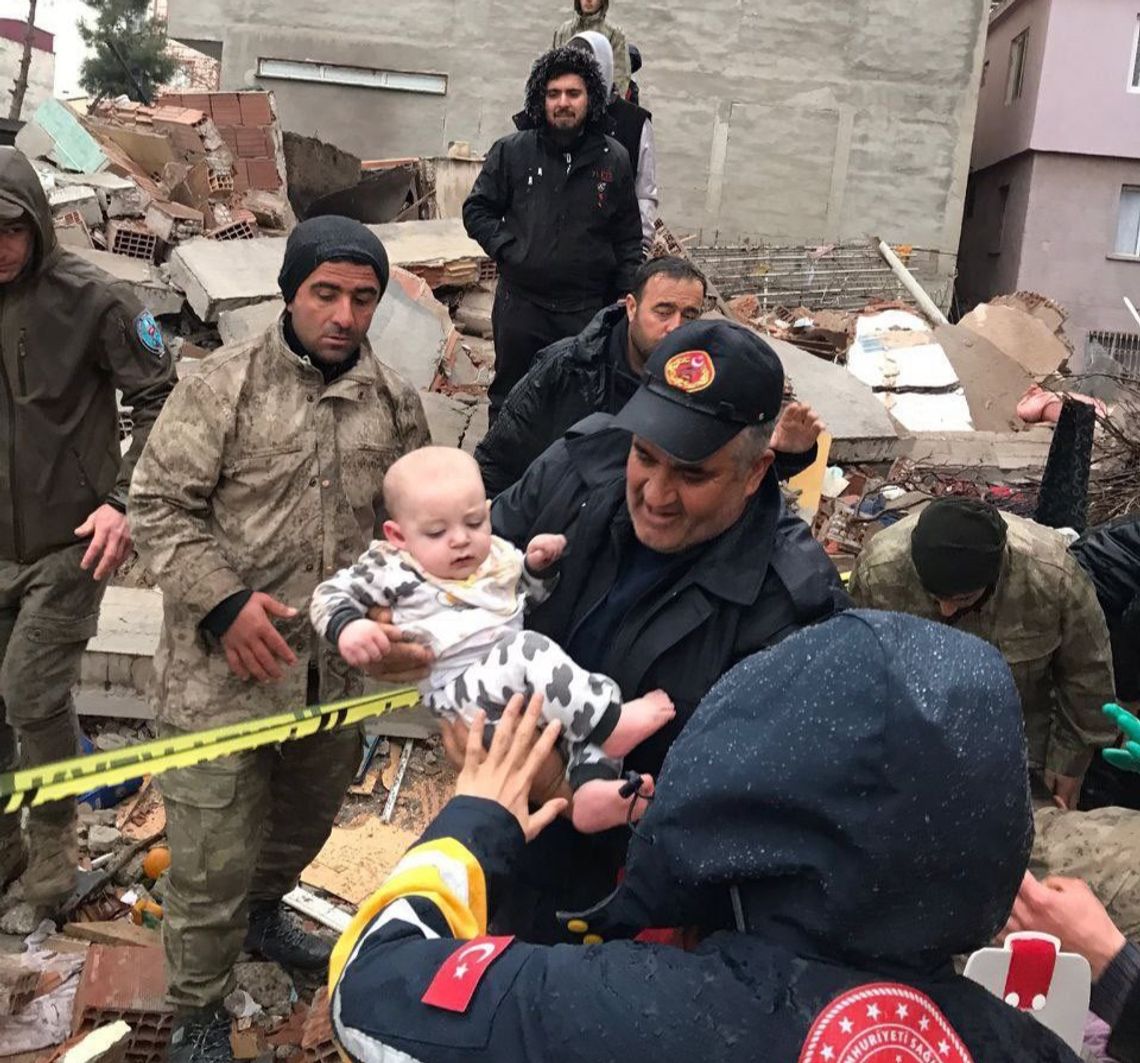 Co najmniej 1500 ofiar trzęsienia ziemi w Turcji i Syrii