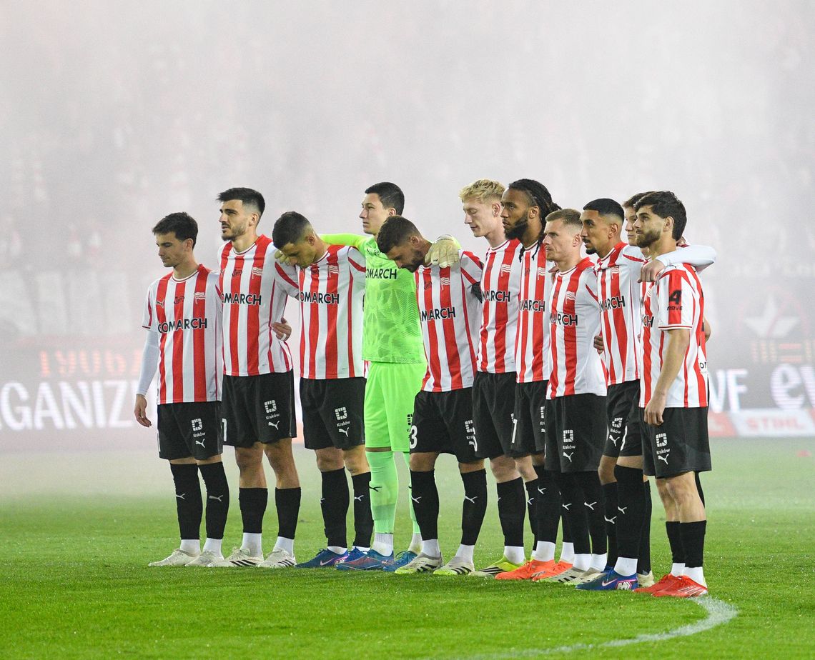 Cracovia sprząta w gabinetach. Czy podniesie się też na boisku? Cracovia sprząta w gabinetach. Czy podniesie się też na boisku?