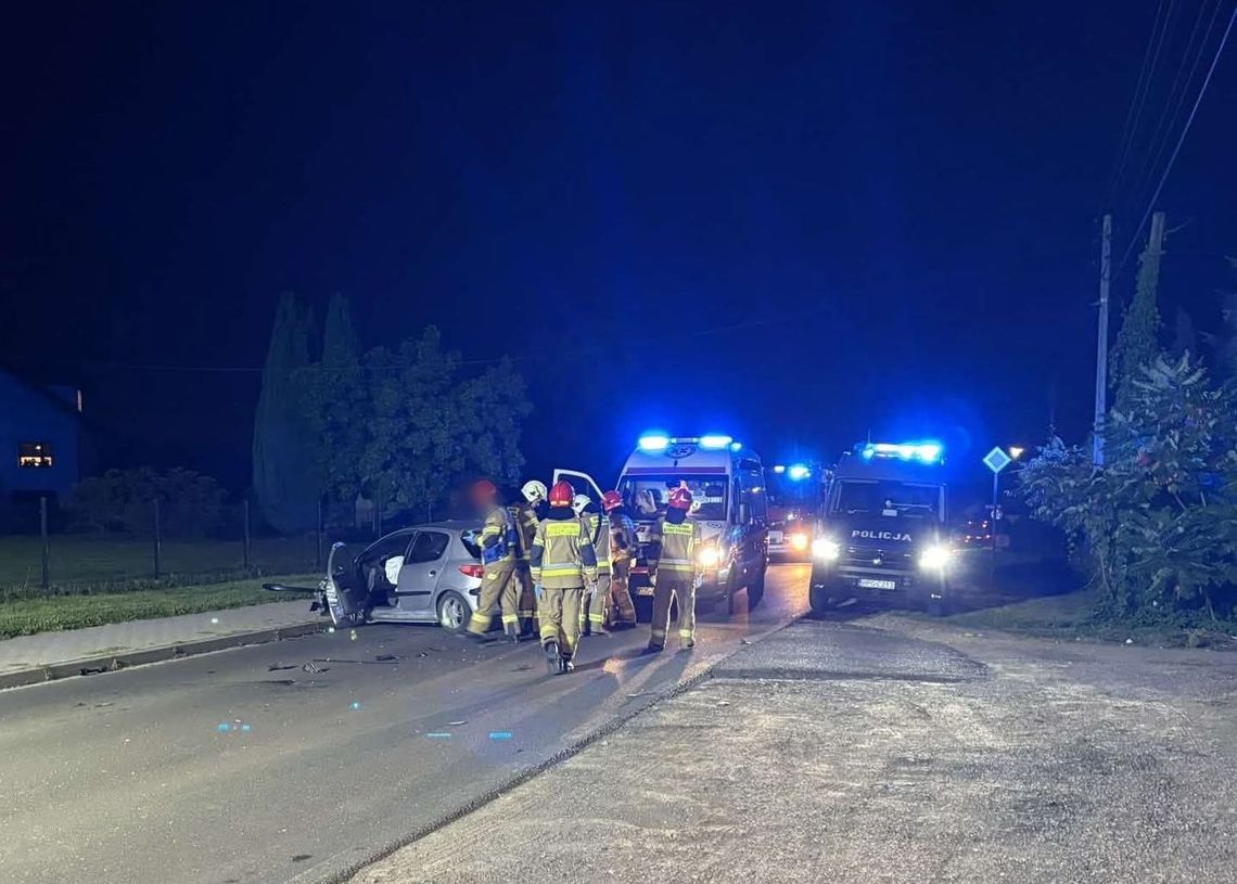 Zderzenie samochodów w Osieku, czołowe zderzenie w Osieku, powiat oświęcimski, dwie osoby poszkodowane, akcja ratunkowa, dwie osoby ranne