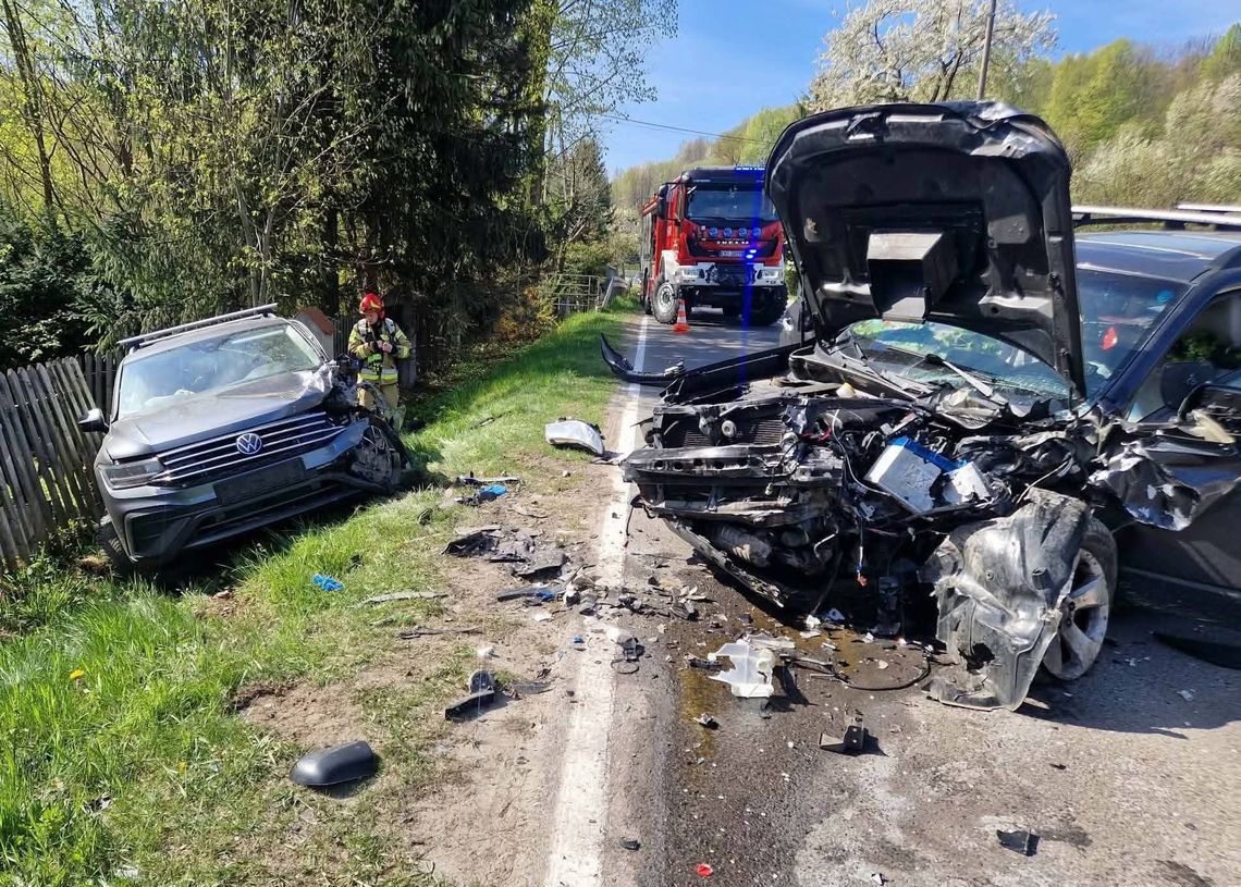 Harbutowice, powiat myślenicki, poważny wypadek, wypadek drogowy, na sygnale, akcja ratunkowa, na sygnale, straż pożarna