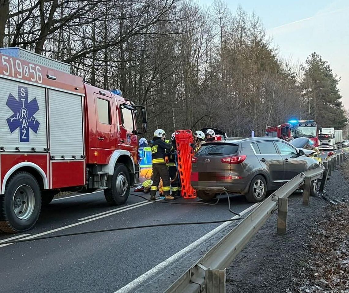 Jawiszowice, wypadek drogowy, na sygnale, akcja ratunkowa, trzy osoby ranne, trzy osoby poszkodowane, wypadek drogowy