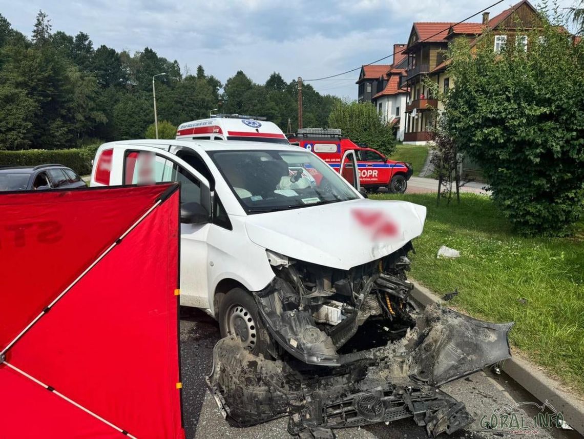 Na zdjęciu rozbity samochód osobowy po wypadku w Rabce-Zdroju