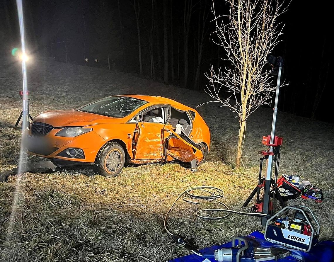 Tenczyn, glisne, powiat myślenicki, na sygnale, wypadek drogowy, akcja ratunkowa, zderzenie dwóch samochodów, wypadek drogowy z udziałem dwóch pojazdów