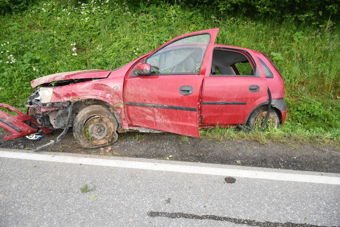 Na zdjęciu uszkodzony pojazd podczas jednego z wypadków w powiecie olkuskim