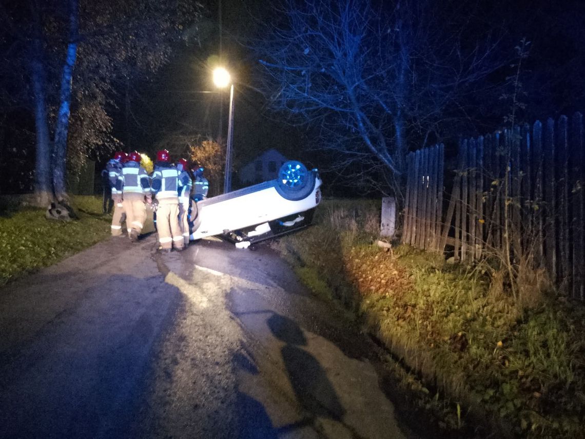 Sucha Beskidzka, powiat Suski, dachowanie samochodu, wypadek drogowy, akcja ratunkowa, powiat suski wypadek, akcja ratunkowa
