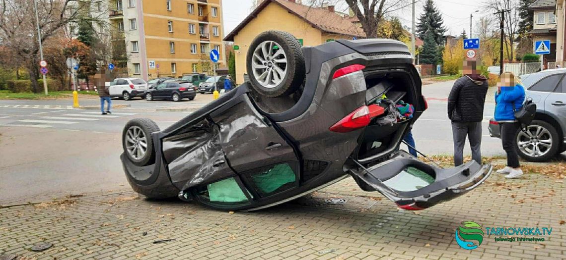 Tarnów, dachowanie w Tarnowie, wypadek samochodowy, dachowanie samochodu osobowego, akcja ratunkowa