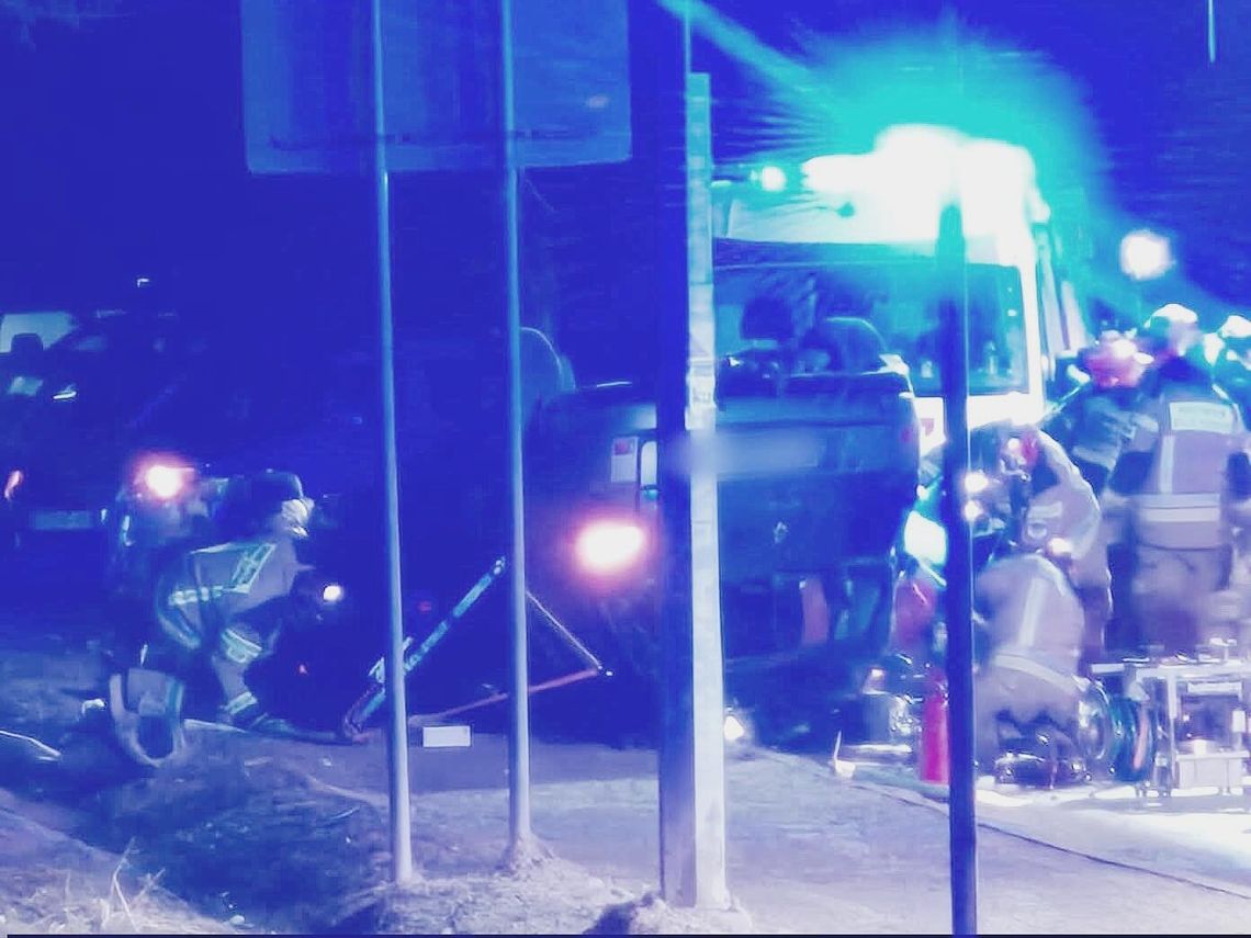 Kościelisko, Podhale, powiat tatrzański, na sygnale, akcja ratunkowa, dachowanie samochodu osobowego, dwie osoby poszkodowane