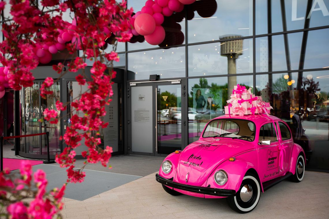 Designer Outlet Kraków: Pierwszy w Polsce obiekt z Certyfikatem Dostępności Designer Outlet Kraków, ministerstwo, certyfikat dostępności, centrum handlowe, dostępność dla niepełnosprawnych i seniorów