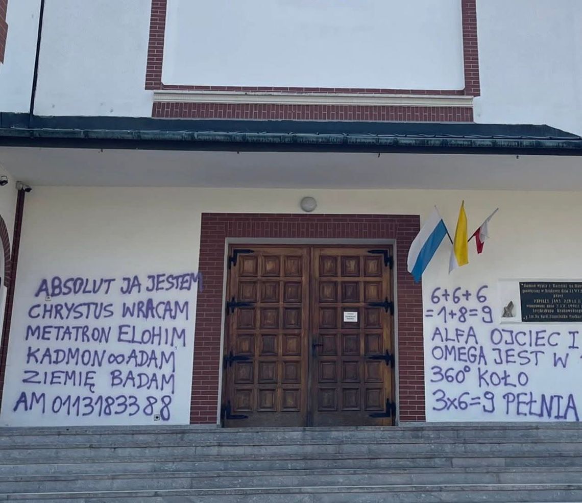 Trzebinia Siersza, wandalizm w Trzebini, wandalizm kościoła w Trzebini, wandale zniszczyli elewację kościoła w Trzebini sierszy, powiat Chrzanowski, na sygnale