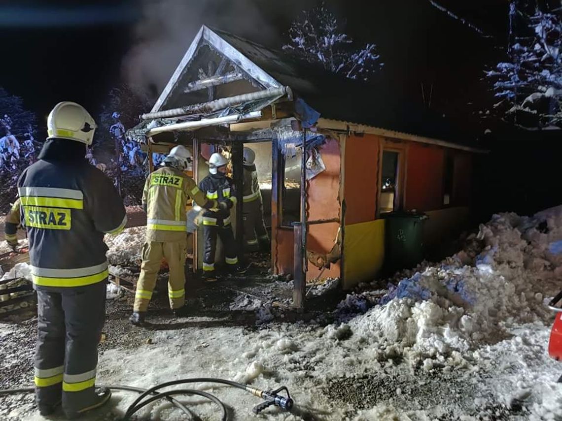 Dobra. Niedzielny pożar lokalnego sklepiku z warzywami (ZDJĘCIA, FILM)