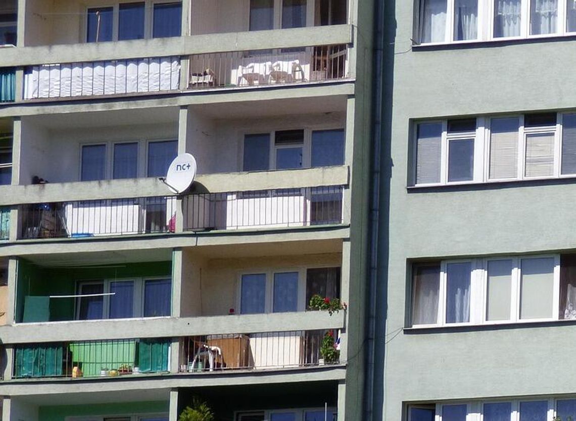 Dramat na osiedlu Kolorowym w Nowej Hucie. Przez dwa tygodnie mieszkał ze zwłokami 90-letniej matki Nowa Huta, osiedle Kolorowe, na sygnale, zwłoki, zwłoki matki, dwa tygodnie ze zwłokami matki