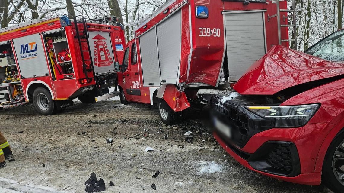 powiat krakowski, Kraków, samochód wjechał w wozy strażackie, Prądnik Korzkiewski