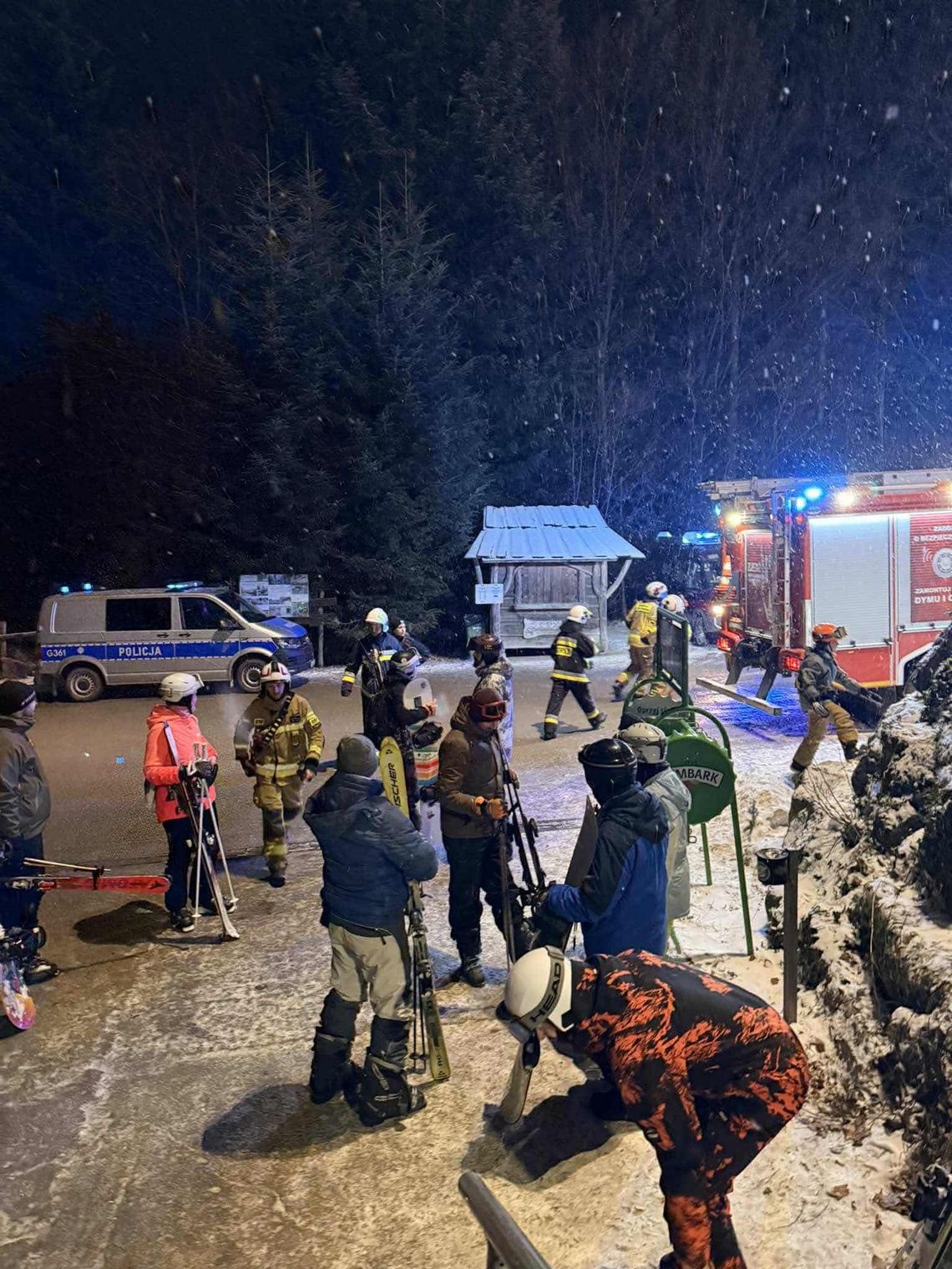 Rzyki, stacja narciarska, wyciąg krzesełkowy zatrzymał się, dramatyczna akcja ratunkowa, narciarzy uratowani, Beskid Mały, na sygnale