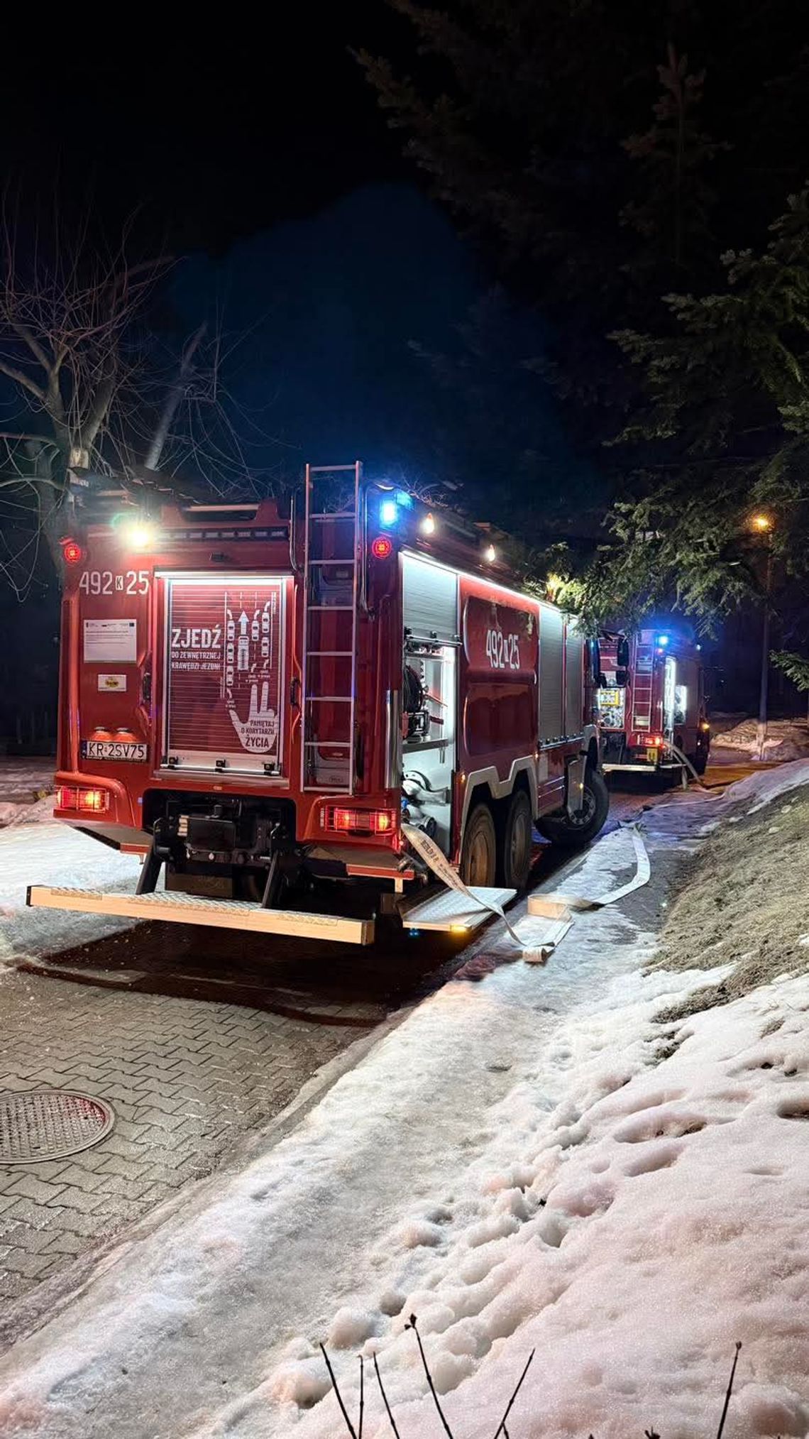 Dramatyczny pożar przy ulicy Orkana w Rabce-Zdroju. Ponad 40-minutowa walka o życie Rabka-Zdrój, dramatyczny pożar, ulica Orkana, Podhale, walka o życie, reanimacja, strażacy, strażacy z Chabówki