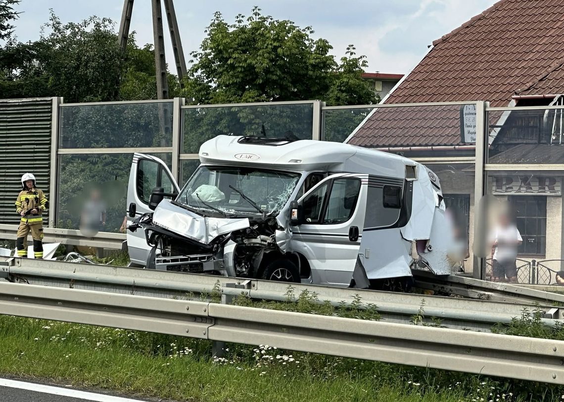 wypadek Zakopianka, wypadek Myślenice, kamper wypadek, ciężarówka wypadek, DK7 zablokowana, poszkodowani wypadek