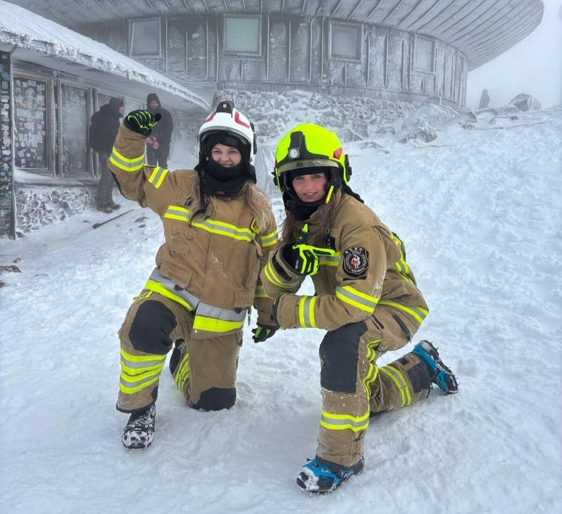 Śnieżka, OSP Rdzawka, druhny zdobyły Śnieżkę, Karkonosze, góry, wyzwanie, zdobywanie szczytu