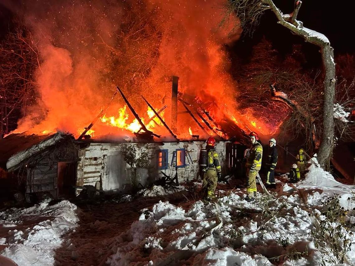 Na zdjęciu strażacy podczas akcji gaśniczej w Zakrzowie