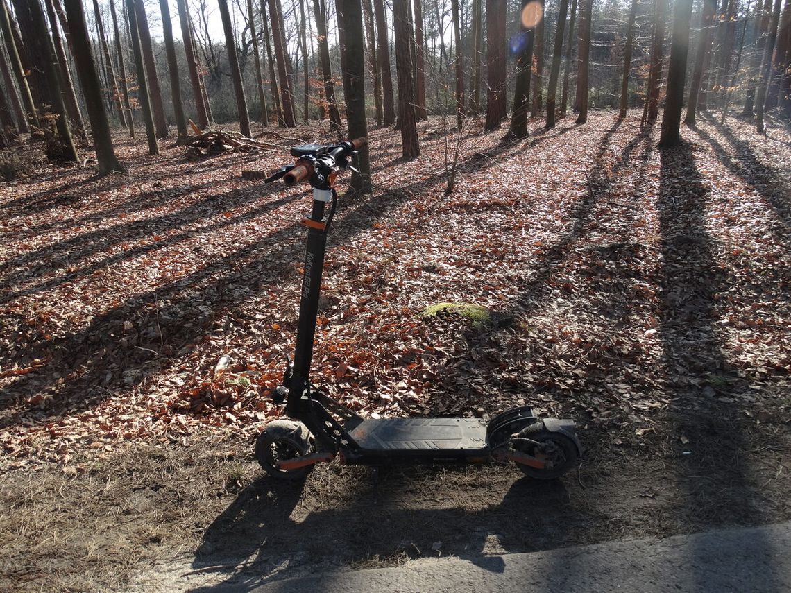 Dwa promile i wypadek na finał. 17-latek pomylił hulajnogę z barem w Smykowie Smyków, powiat dąbrowski, Dąbrowa Tarnowska, wypadek na hulajnodze elektrycznej, pijany 17-latek na hulajnodze elektrycznej, 17-latek w szpitalu, 2 promile alkoholu